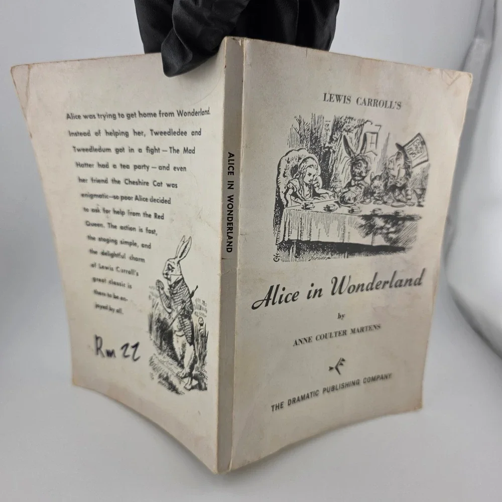 Alice in Wonderland Script Book Anne Coulter Martens‎ Paperback Pre-Owned AS IS